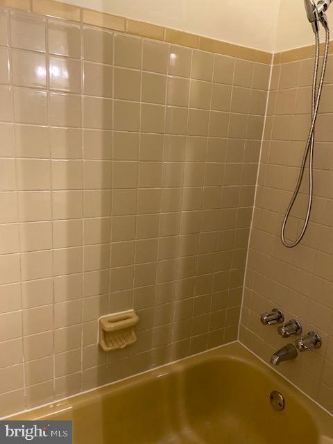 Building Photo - 612 COUNTRY