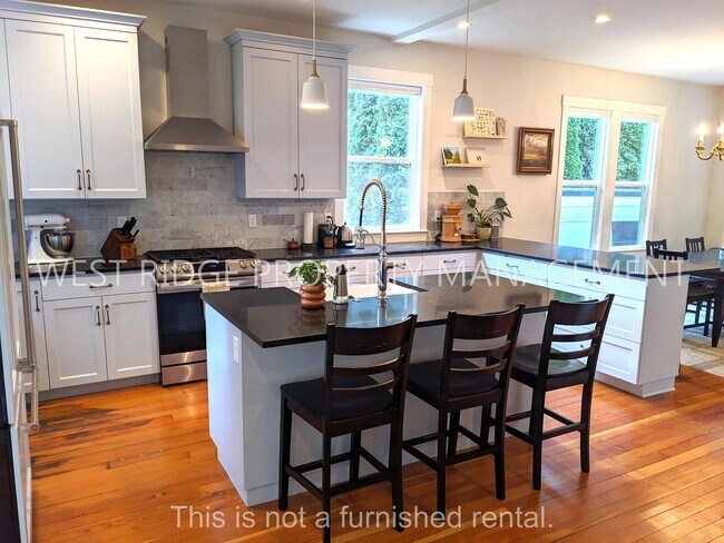 Building Photo - 34 NE Ivy St