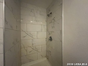 Building Photo - 827 Steves Ave