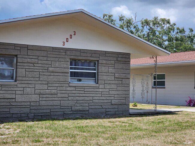 Building Photo - P278 - Winds #8A