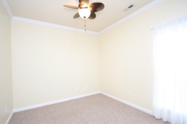 Building Photo - 215 River Oaks Dr