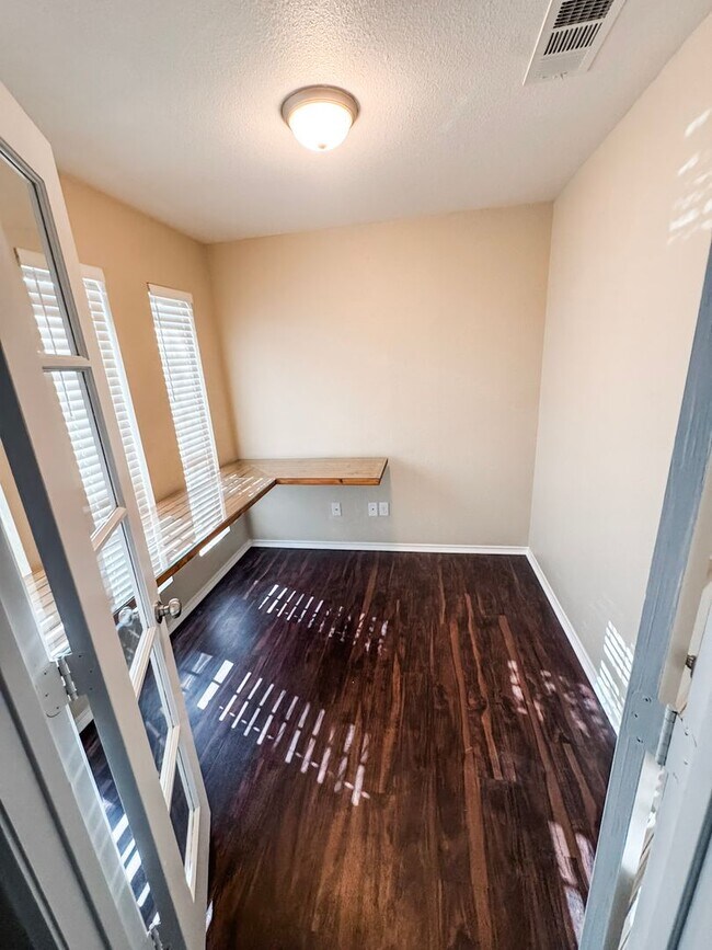 Building Photo - Quiet 3/2 House in Meadowcreek w/ Aug Move in!