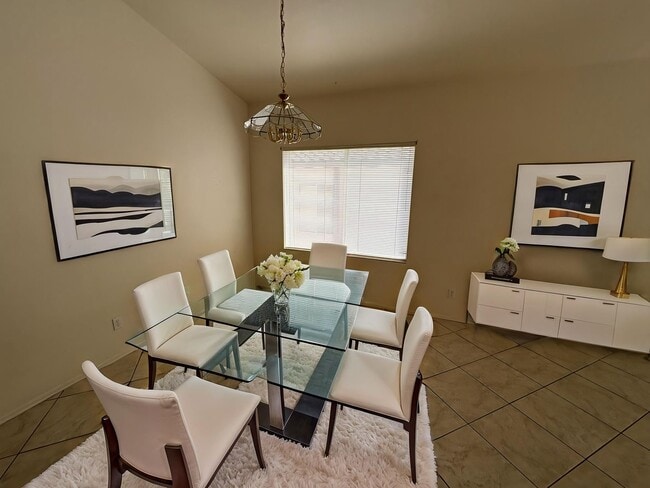 Building Photo - Great eastside location pet friendly