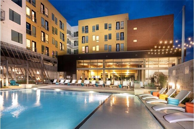 Building Photo - 1212 E 5th St.