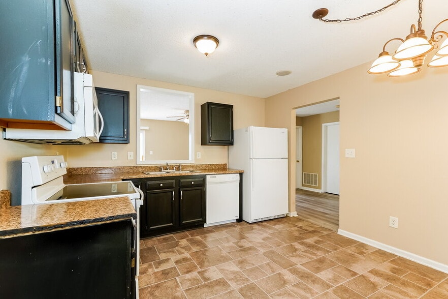 Building Photo - 7621 Blue Willow Dr