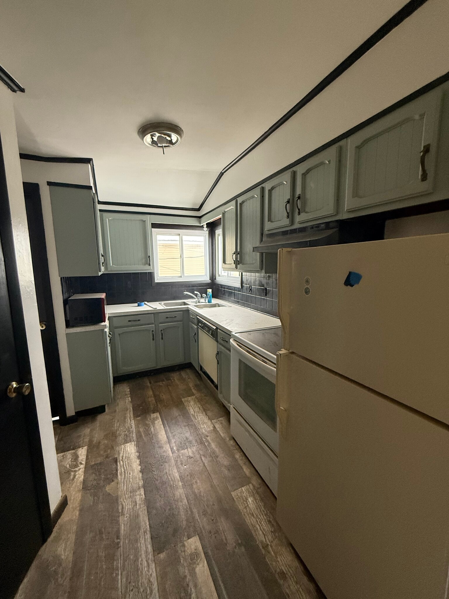 Building Photo - 93 Main St