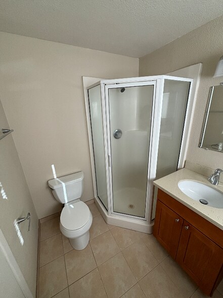 Building Photo - 1626 Kent Des Moines Rd