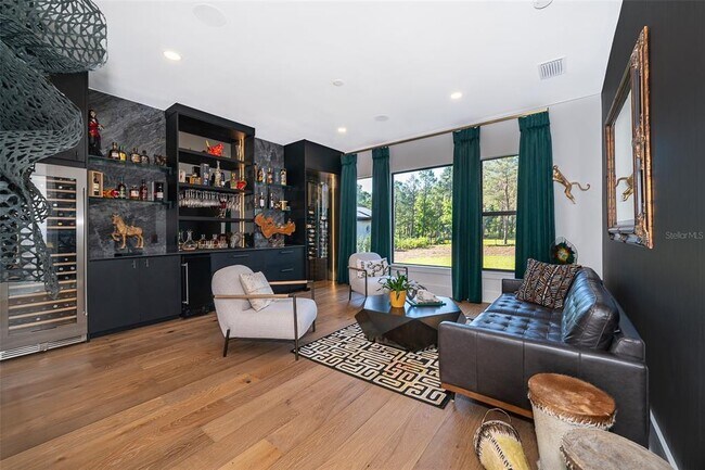 Building Photo - 15210 Pendio Dr