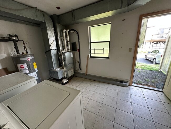 Building Photo - 15 Crest St