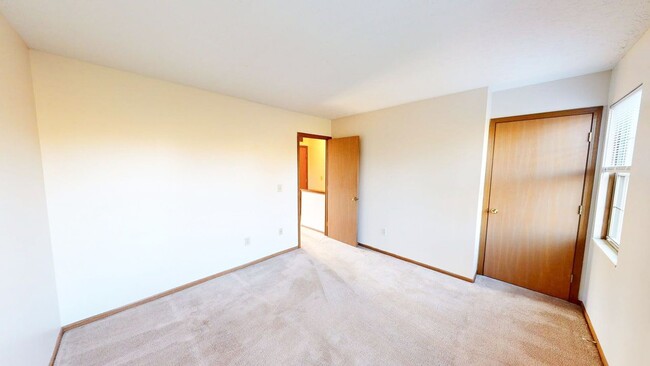 Building Photo - 5929 Shadow Lake Cir