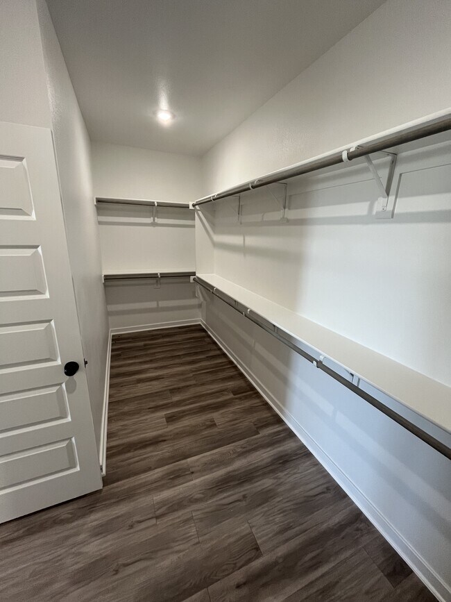 Building Photo - 513 W Gosling Isle