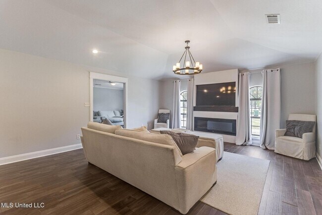 Building Photo - 106 Piney Ridge Rd