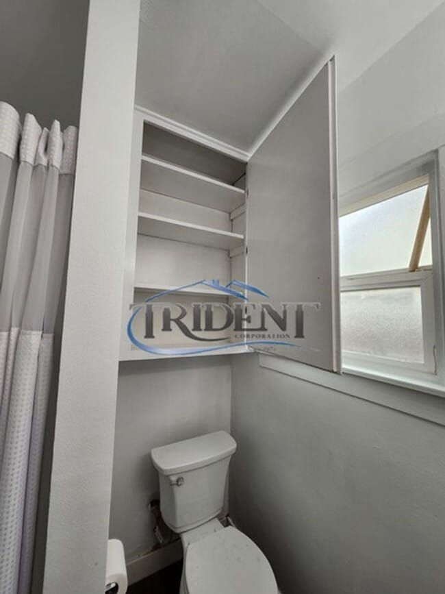 Building Photo - 831 I St