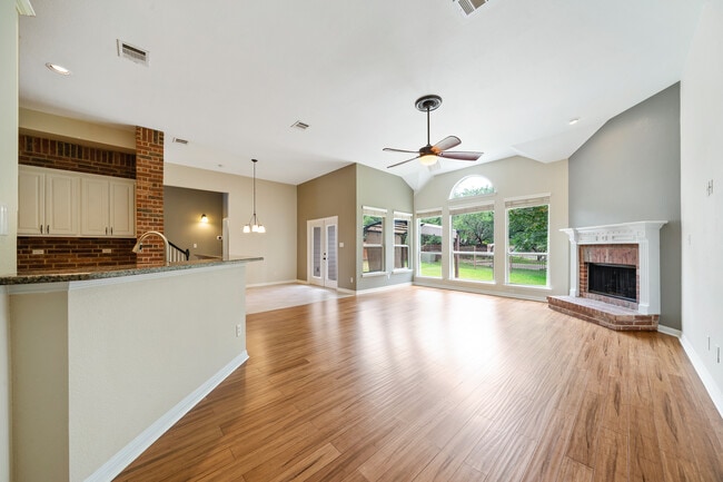 Building Photo - Spacious 4-Bed Luxury Home with Chef’s Kitchen, Fenced Yard, and 3,528 sq ft in Helotes