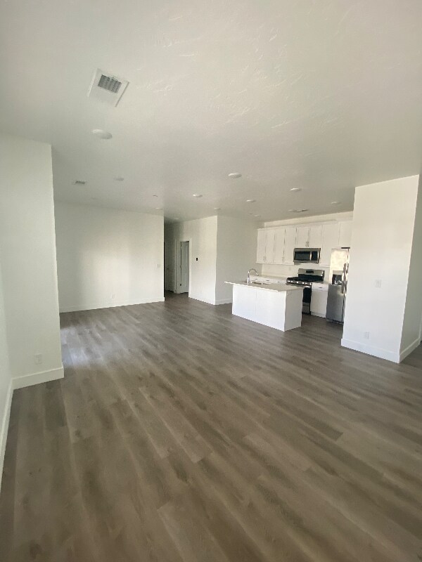 Building Photo - 5801 S Garnet Dr