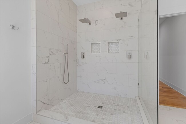 Building Photo - 6107 Cowden Ave