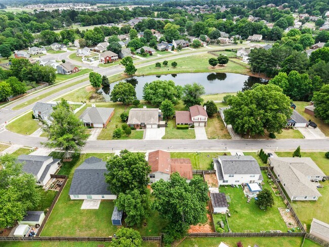 Building Photo - Fantastic Location in Madison City!