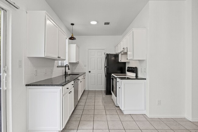 Building Photo - 4501 Whispering Valley Dr