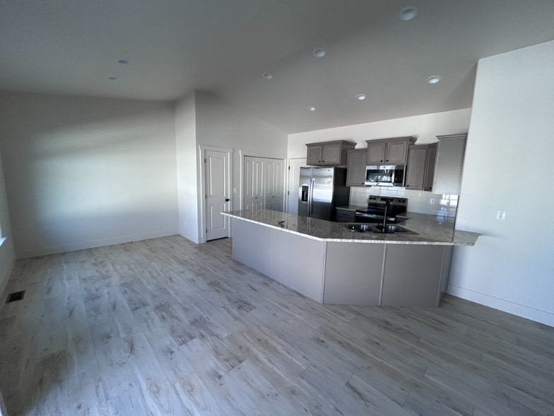 Building Photo - 108 Centennial Ct