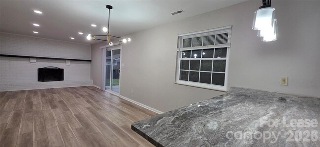 Building Photo - 7200 Shadowlake Dr