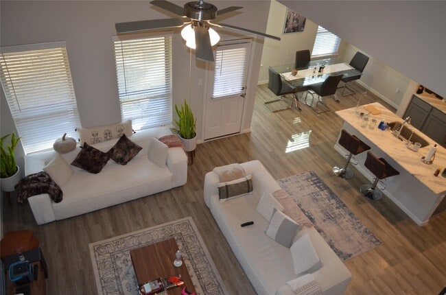 Building Photo - 27094 Grey Fox Run