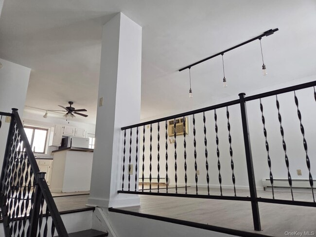 Building Photo - 135 Shawanga Lodge Rd