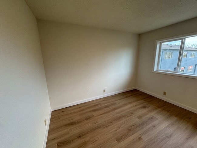 Building Photo - 1041/A/