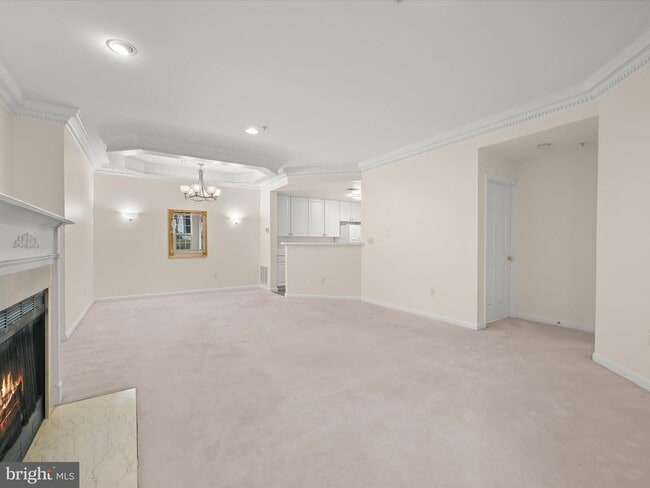 Building Photo - 10713 Symphony Way