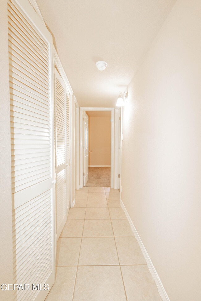 Building Photo - 14529 Jesus Almeida