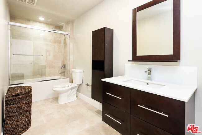 Building Photo - 118 S Kenwood St