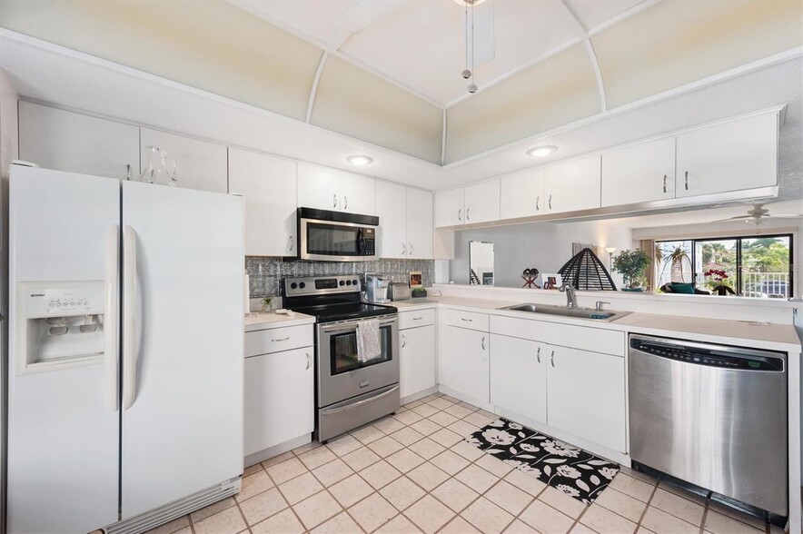 Kitchen - 745 Pinellas Bayway S