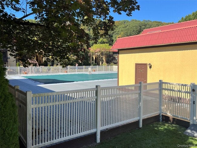 Building Photo - 2 Granada Crescent