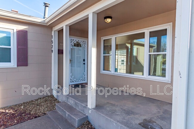 Building Photo - 1529 Walnut Dr