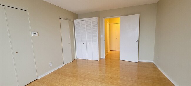 Building Photo - 33 Pond Ave