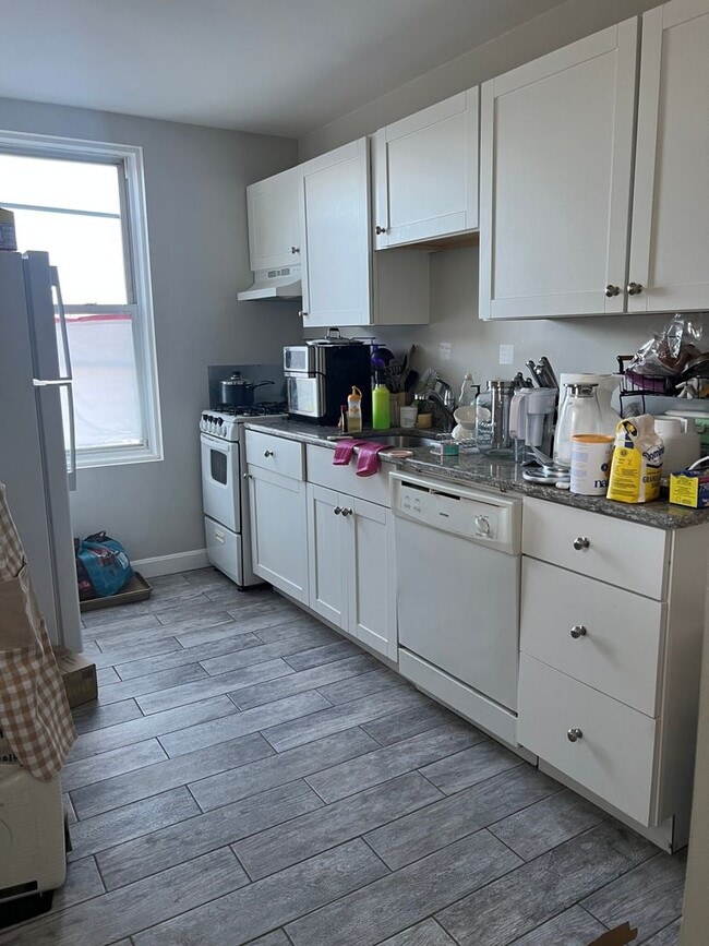Building Photo - HUGE 2 bed in Allston