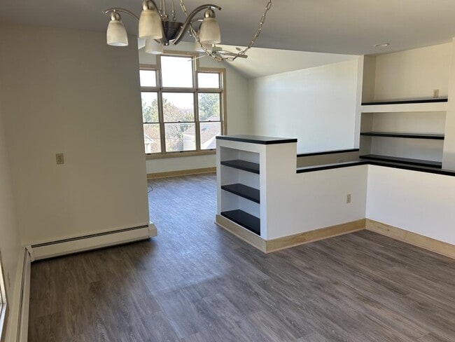 Building Photo - 715 Hampton St