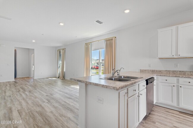 Building Photo - 56 Silverthorn St