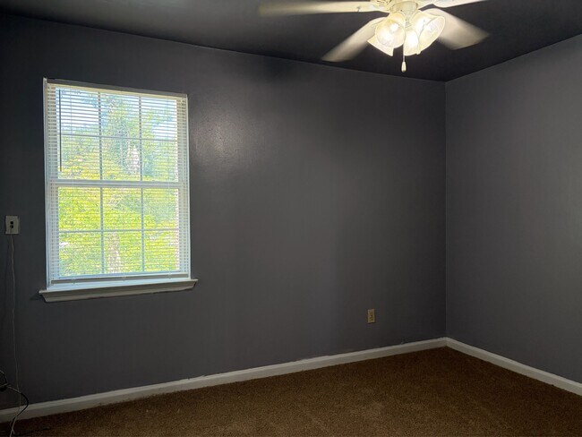 Building Photo - 902 Tomahawk Ct