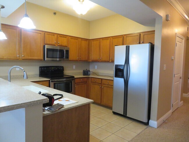 Building Photo - River Towne Condominium Unit 503 - Large condo for rent  3 bedrooms/2 baths.  $2400/month