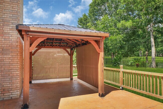 Building Photo - 25525 Oakhurst Forest Dr