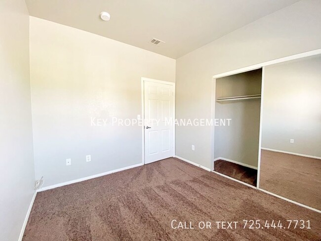 Building Photo - 3 BEDROOM 2 BATH CONDO WITH ATTACHED 2 CAR...