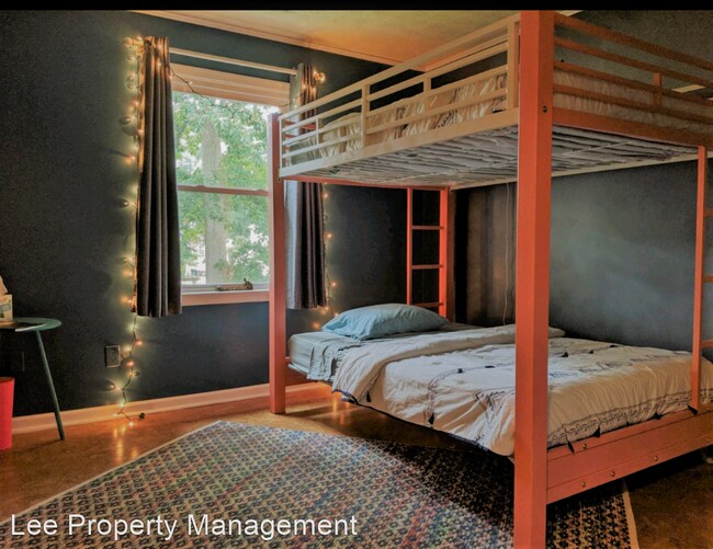 Building Photo - 4 br, 2.5 bath House - 124 Dunn Circle
