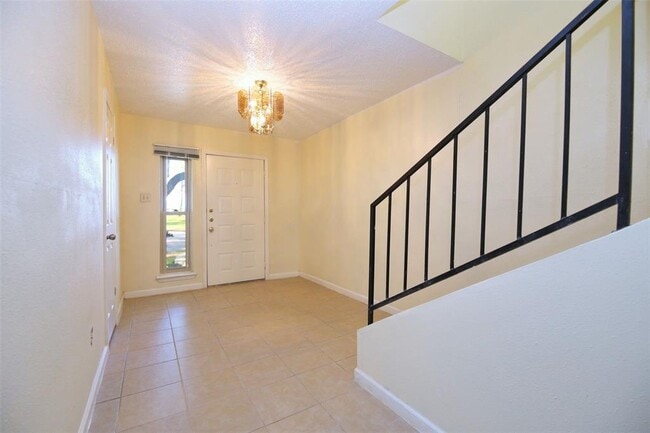 Building Photo - 2115 E Weldon Dr