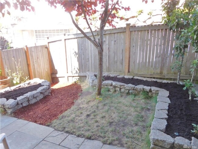 Building Photo - 3Bd/2.5Ba Seattle Townhome