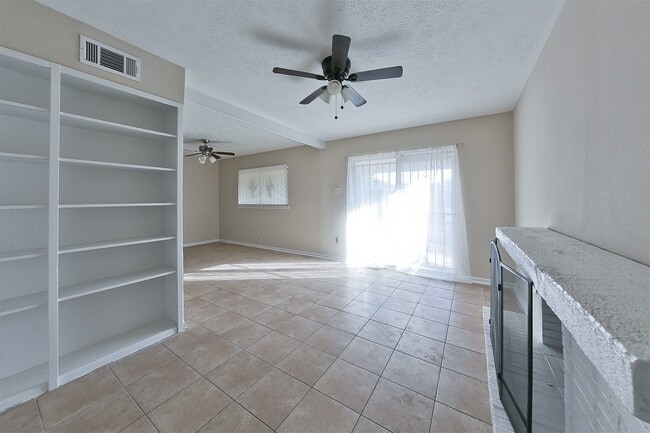 Building Photo - 4011 Smooth Oak Ln