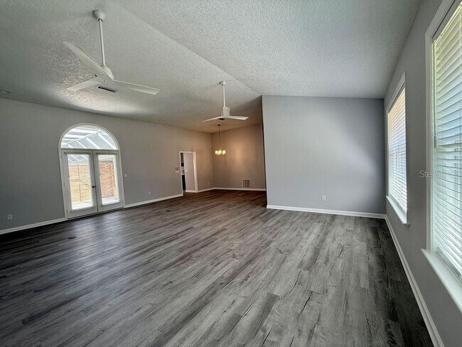 Building Photo - 2410 S Glen Eagles Dr
