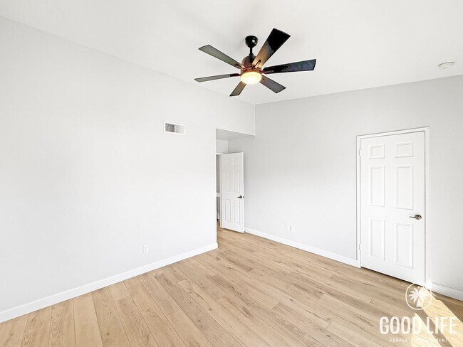 Building Photo - Stunning 2B/2.5BA Condo in Carlsbad For Lease!