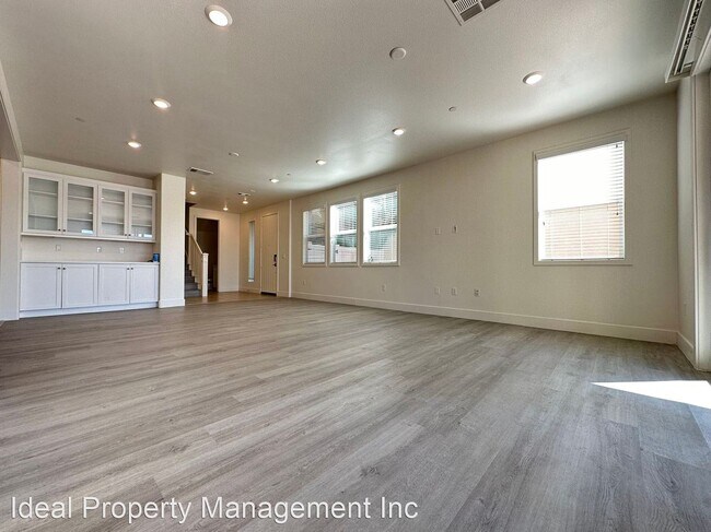 Building Photo - 5 br, 4.5 bath House - 1653 Golden Path Ln