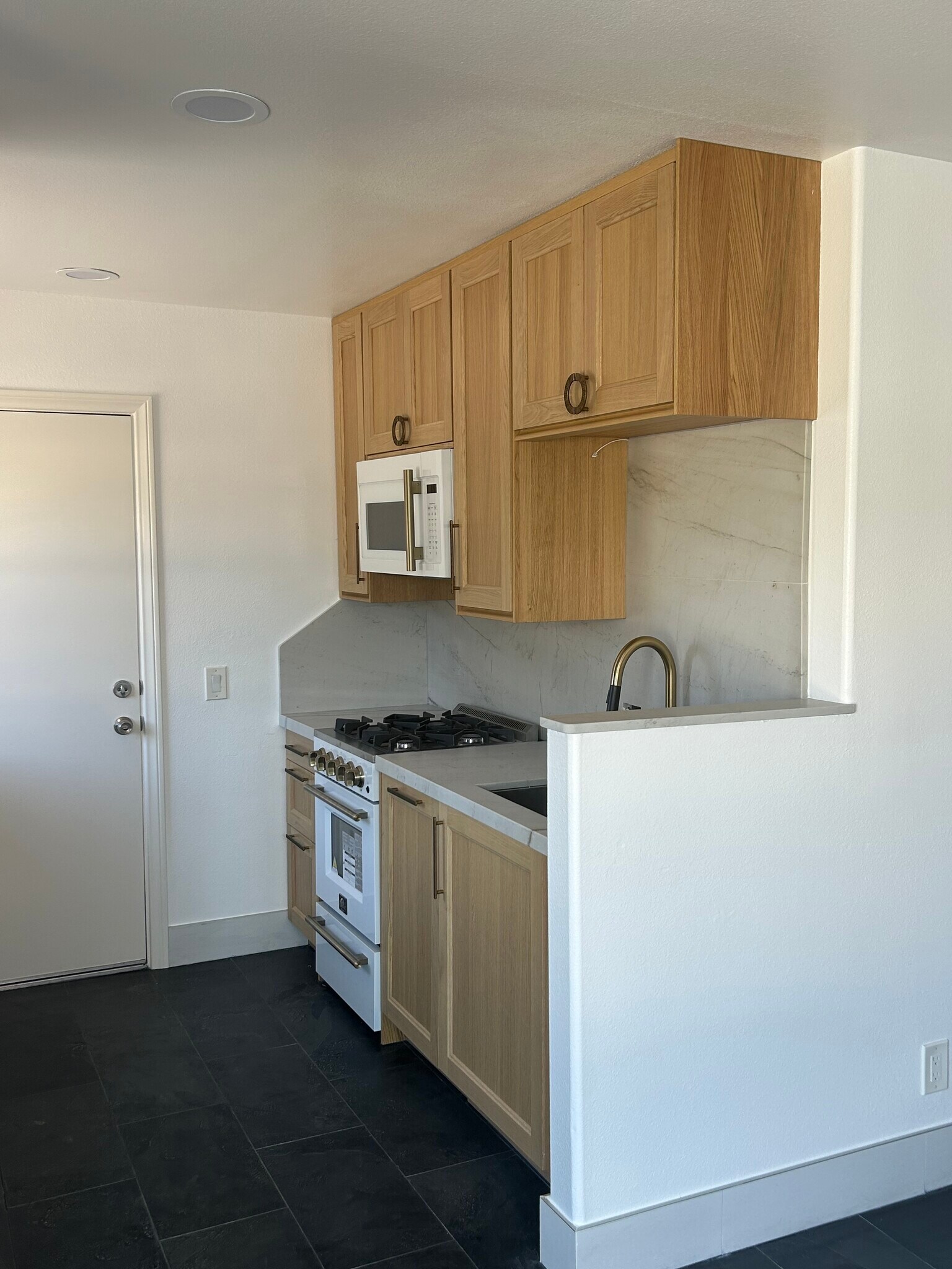 Building Photo - 3705 Sunset Ln