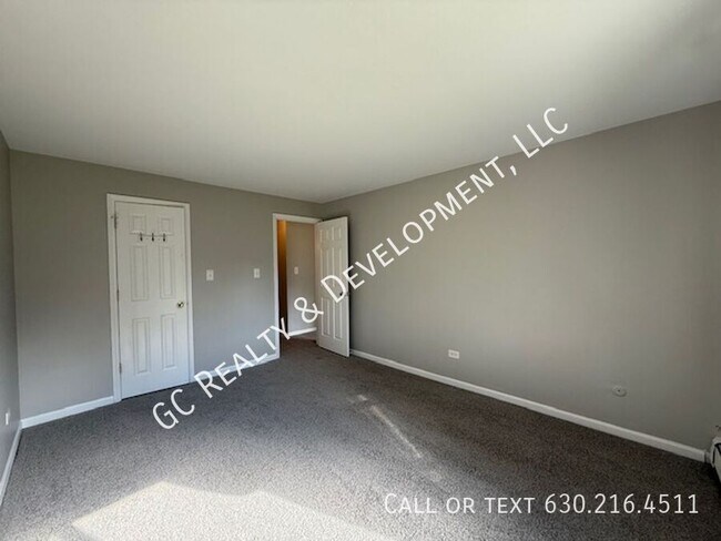 Building Photo - 735 Hill Dr
